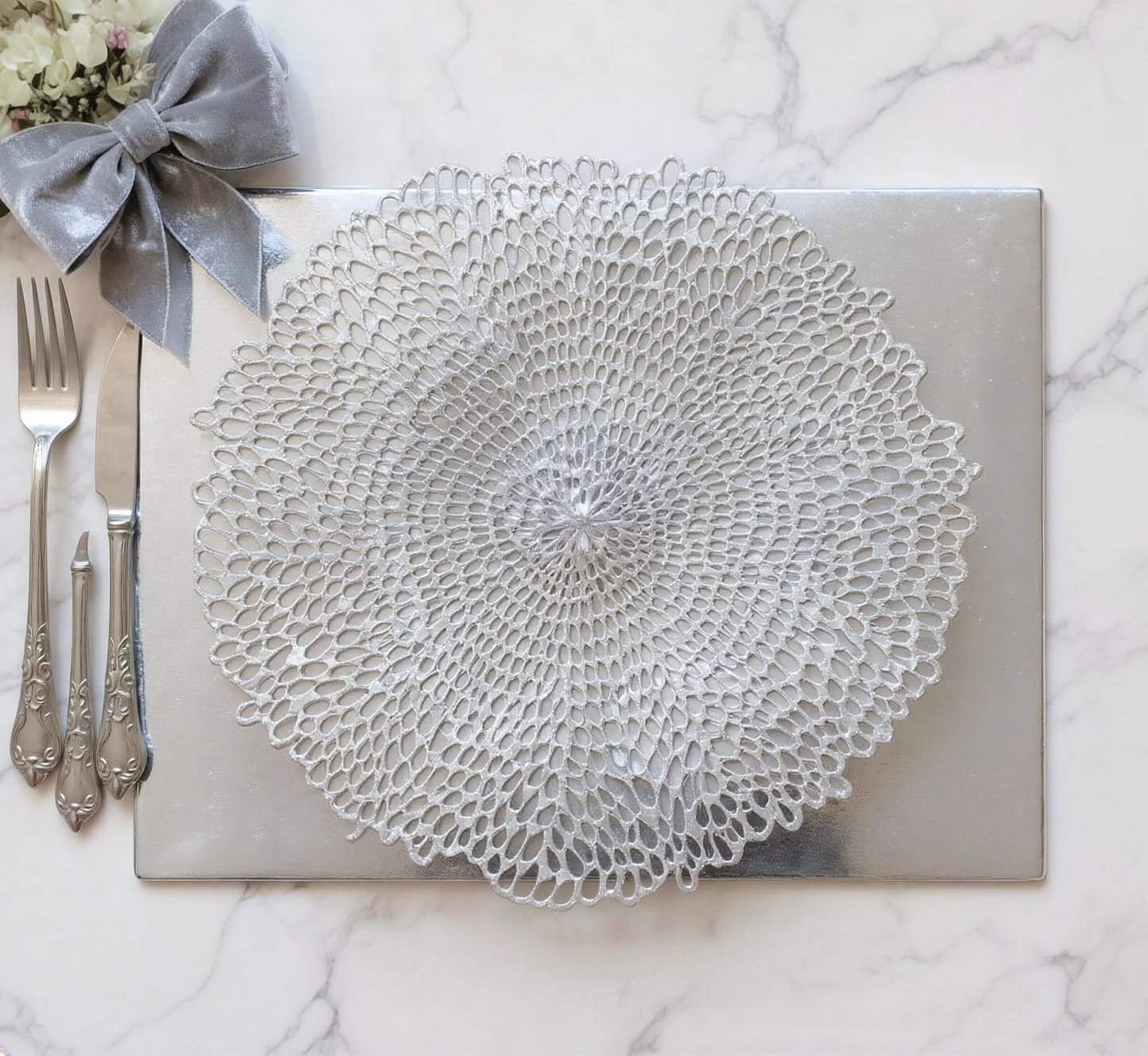 Flower Power Round Placemat in Silver, Set of 4