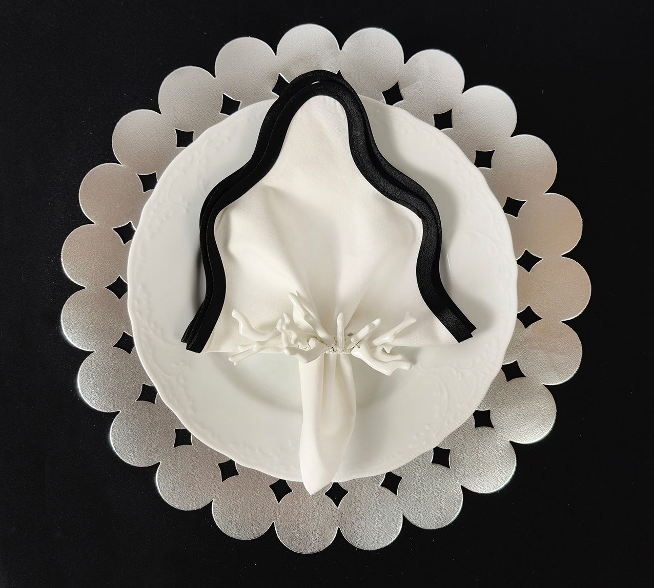 Fleur Placemat in Silver, Set of 4